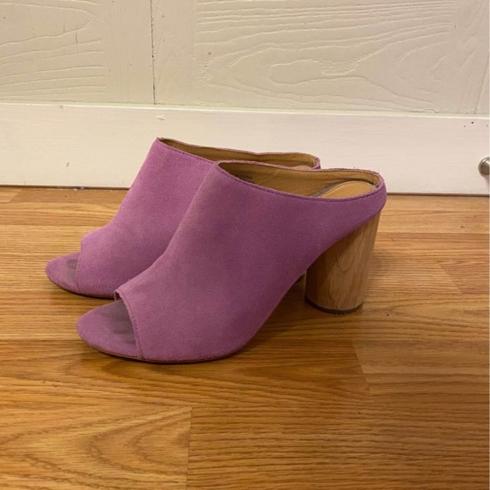 Lilac Purple Faux Suede Heels with Faux Wood Heel Size 8.5